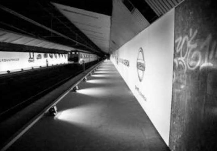 Станция метро Гауди под Рождество
